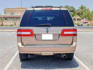 2014 لينكولن نافيجيتور Standard