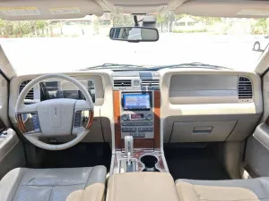 2014 لينكولن نافيجيتور Standard