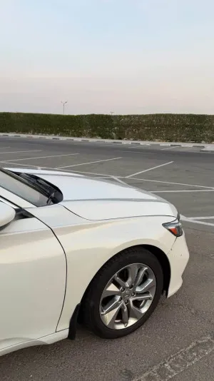 2018 هوندا أكورد LX