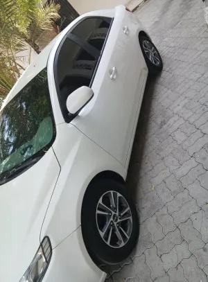 2011 كيا سيراتو EX hatchback