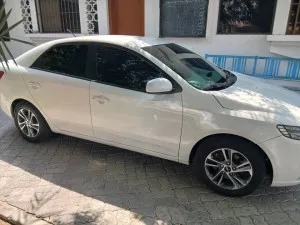 2011 كيا سيراتو EX hatchback