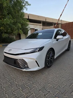 2025 Toyota Camry GLE