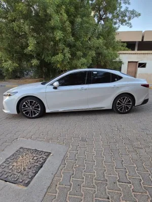 2025 Toyota Camry GLE