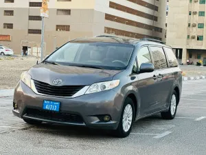 2012 Toyota Sienna XLE