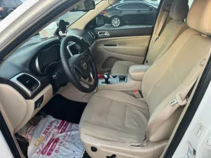 2015 جييب جراند شيروكي Laredo E