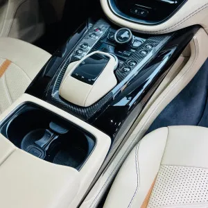 2023 استون مارتن دي بي اكس Standard