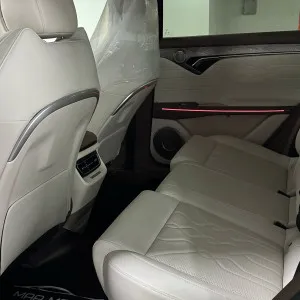 2023 استون مارتن دي بي اكس Standard