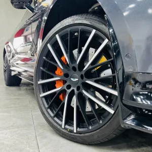 2023 استون مارتن دي بي اكس Standard