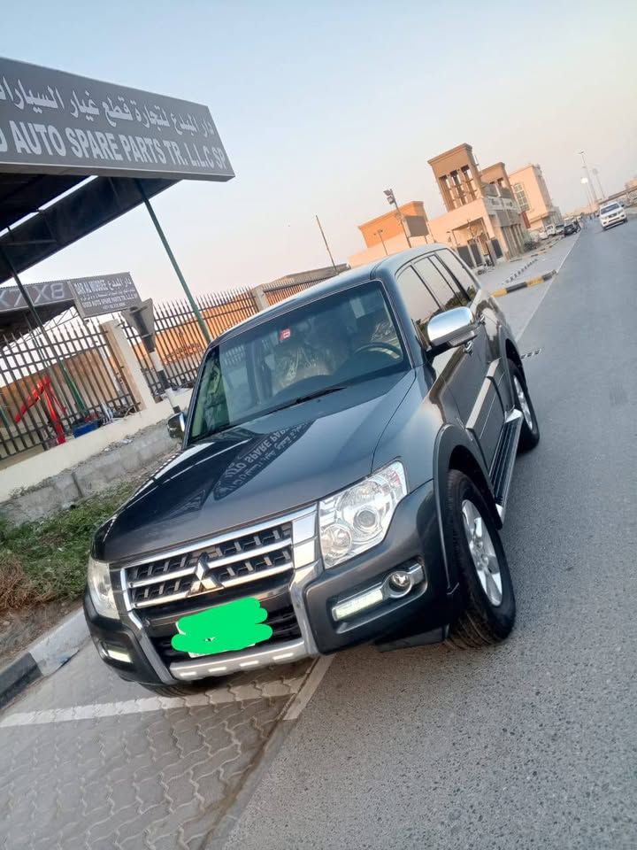 2016 ميتسوبيشي باجيرو GLS