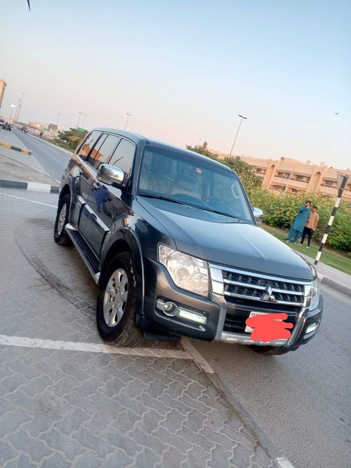 2016 ميتسوبيشي باجيرو GLS