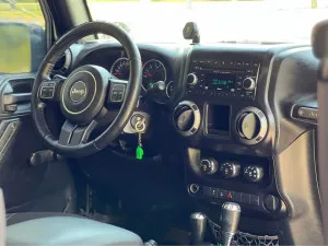 2015 جييب رانجلر Sport S