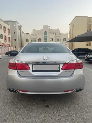 2016 هوندا أكورد LX