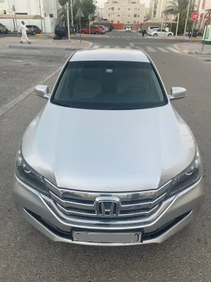 2016 هوندا أكورد LX