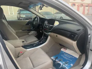 2016 هوندا أكورد LX