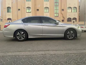 2016 هوندا أكورد LX