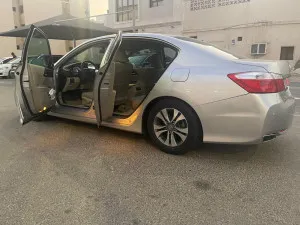 2016 هوندا أكورد LX