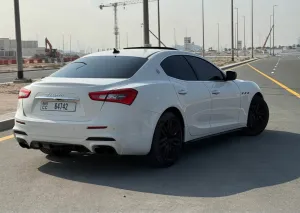 2016 مازيراتي جيبلي ١ S