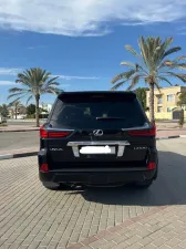 2017 لكزس أل أكس ٥٧٠