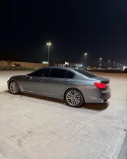 2017 بي أم دابليو الفئة - 7 740i
