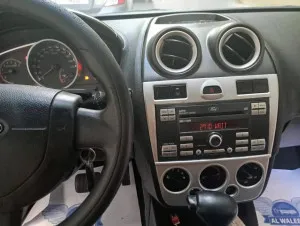2012 فورد فيجو Titanium