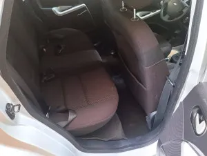 2012 فورد فيجو Titanium