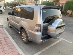 2013 ميتسوبيشي باجيرو Signature Edition