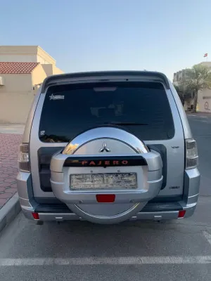 2013 ميتسوبيشي باجيرو Signature Edition