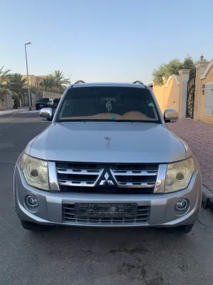 2013 ميتسوبيشي باجيرو Signature Edition