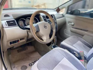 2009 نيسان تيدا S