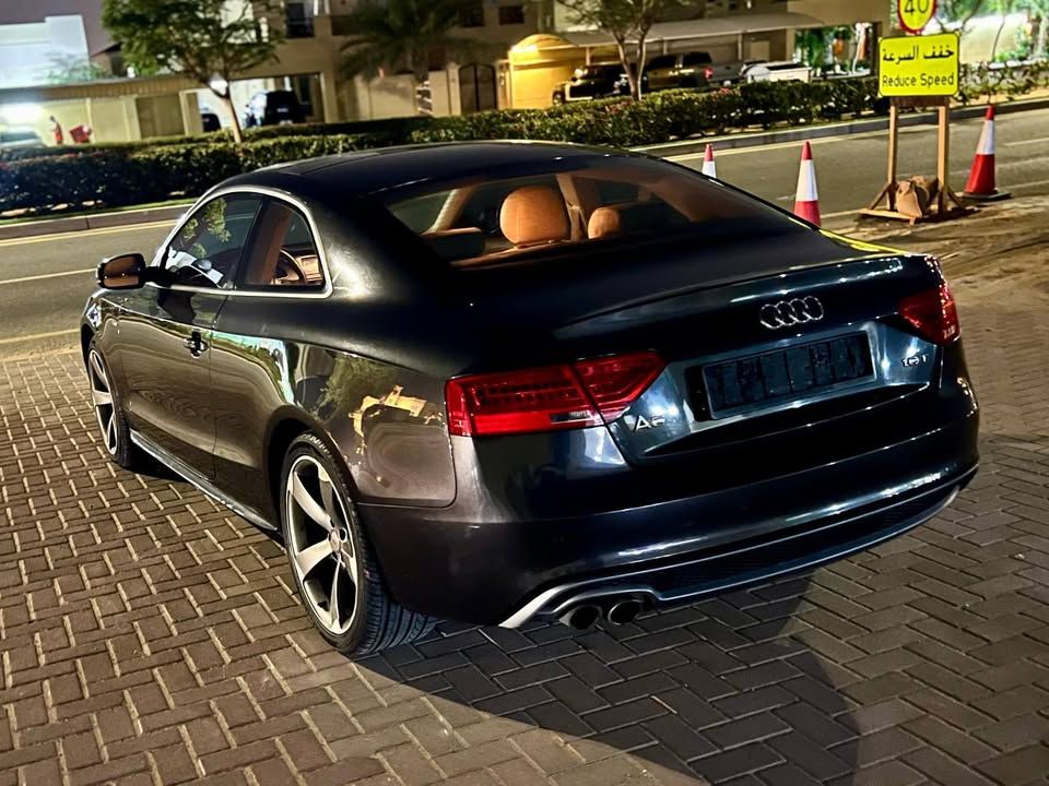 2014 اودي آي ٥ Prestige