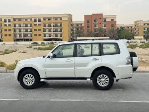 2014 ميتسوبيشي باجيرو GLS