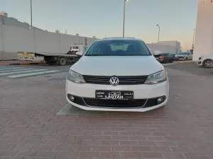 فولكس واجن جيتا موديل 2012 خليجى جلد فتحة شاشة كامير اخلفية مثبت سرعة  تحكم  رنجات كرسى كهرباء سنتر لوك غمازات جانبية كشافات ضباب بحالة ممتازة