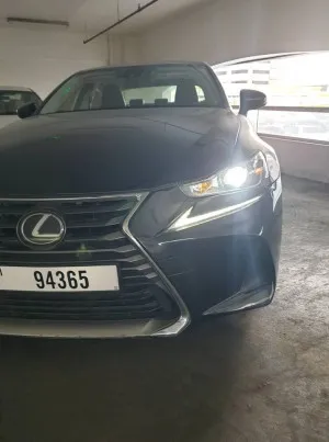 2018 لكزس اي اس IS 300
