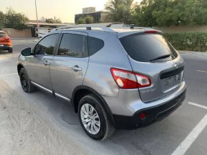 2011 نيسان قاشقاي N-Connecta