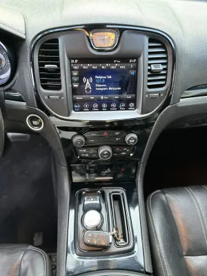 2019 كرايسلر ٣٠٠ S
