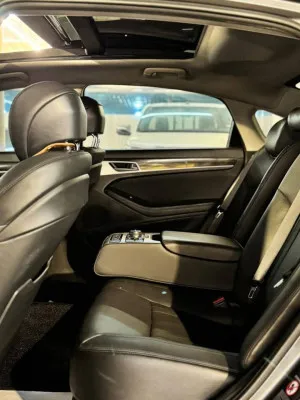 2017 Genesis G80 Base