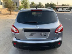 2011 نيسان قاشقاي N-Connecta