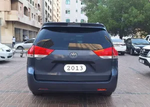 2013 تويوتا سيينا LE