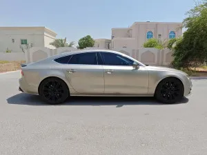 2011 اودي آي ٧ Standard