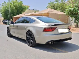 2011 اودي آي ٧ Standard
