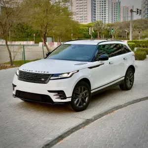 2025 لاند روفر رينج روفر فيلار R-Dynamic SE