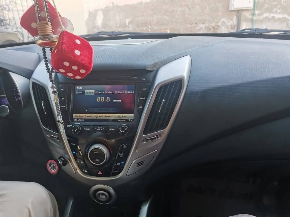2012 هيونداي فوليستر standard