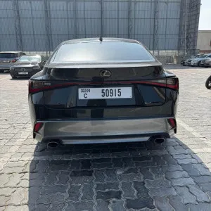 2021 لكزس اي اس IS 300