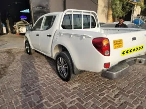 2011 ميتسوبيشي أل٢٠٠ single-cab
