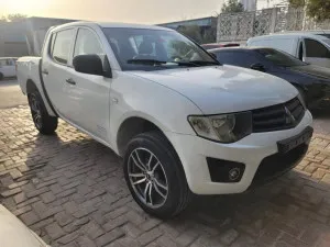 2011 ميتسوبيشي أل٢٠٠ single-cab