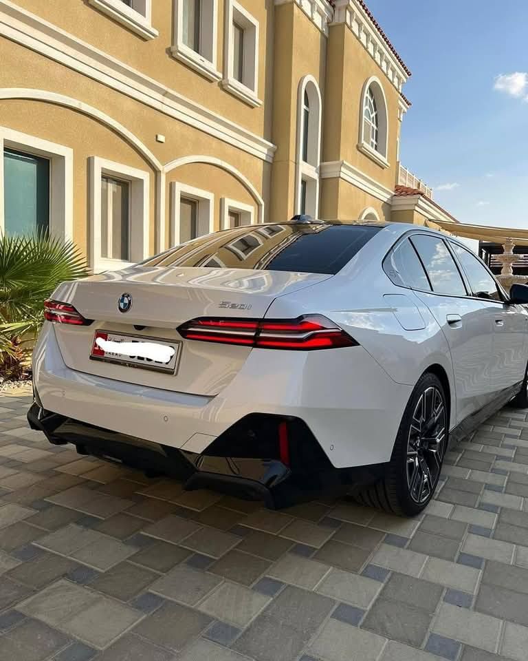 2024 BMW 5-Series 520i
