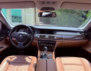 2010 بي أم دابليو الفئة - 7 730i