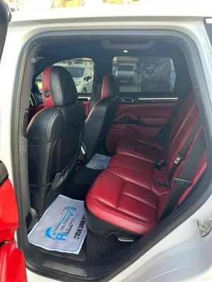 2016 بورش كاين Platinum Edition