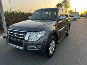 2016 ميتسوبيشي باجيرو GLS