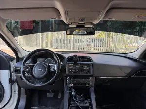 2018 جاكوار اف بيس Prestige